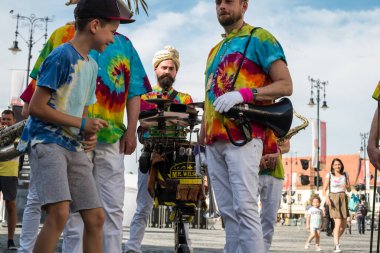 Bay Wilson 'ın Uluslararası Tiyatro Festivali' nde İkinci Sınır Grubu 