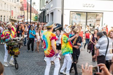 Bay Wilson 'ın Uluslararası Tiyatro Festivali' nde İkinci Sınır Grubu 
