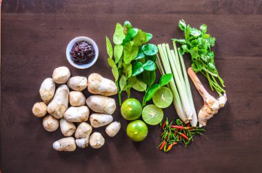 Tayland yemeği pişirmek için malzemeler.