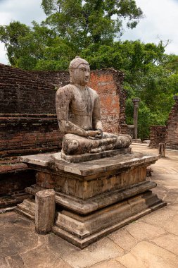 Quadrangle Polonnaruwa antik bir yerdir. 