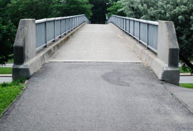 Somut yaya köprüsü arkaplan görüntüsü 