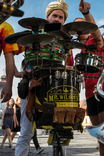 Bay Wilson 'ın Uluslararası Tiyatro Festivali' nde İkinci Sınır Grubu 
