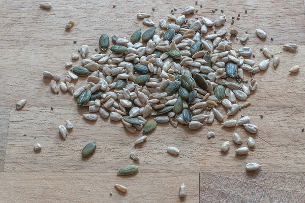 Tahtaya Saçılmış Tohumlar — Stok fotoğraf