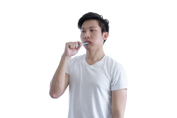 Asiatico Bello Uomo Con Bianco Camicia Sveglia Spazzolatura Denti — Foto Stock