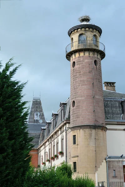 Nido Cicogne Sulla Cima Una Torre Del Castello Alsazia Francia — Foto Stock