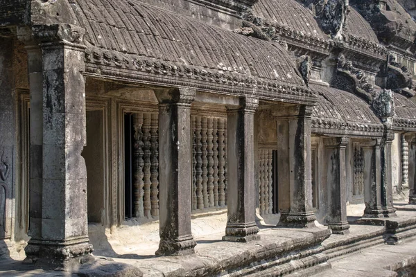 Portico to the gate house at Angkor wat.
