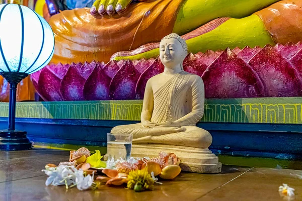 Buddha Statue Offerings Gangaramaya Temple — Stock Photo, Image