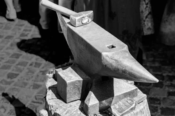 Hammer Anvil Medieval Forge Black White — Stock Photo, Image