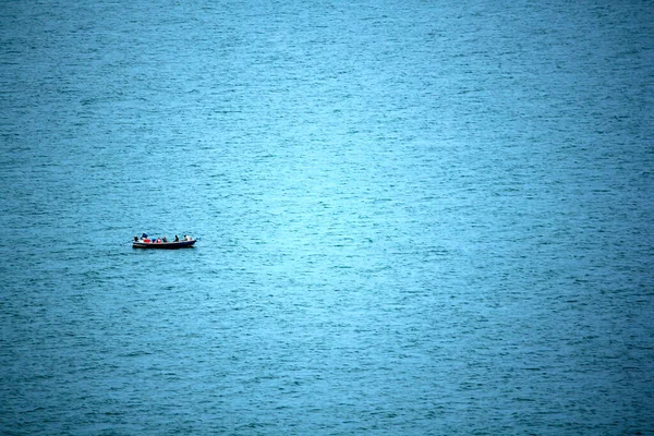 海で小さなボート — ストック写真