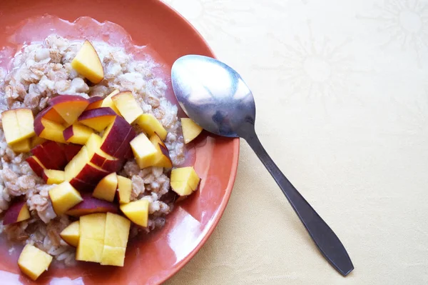 Oatmeal Porridge Chopped Fresh Peach Plate Spoon Vegetarian Breakfast — Stock fotografie