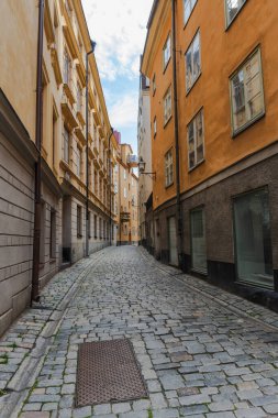 Stockholm 'deki Wding Back Street' in manzaralı çekimi.