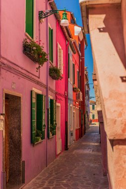 Burano, Venedik 'te küçük renkli evler - İtalya