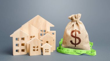 Konut evleri ve bir dolarlık para çantası. Gayrimenkul fiyatları. Satın alma ve satma, makul fiyat. Masrafların, inşaatın ve tamiratın hesaplanması. Belediye bütçesi. İpotek kredisi