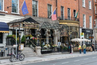 Dublin sokak manzarası, ünlü turistlerin uğrak yerleri.  