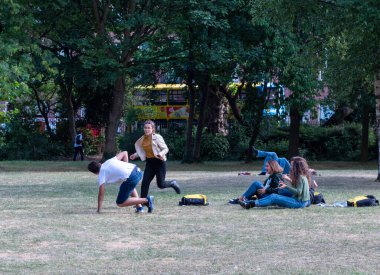 Dublin sokak manzarası, ünlü turistlerin uğrak yerleri.  