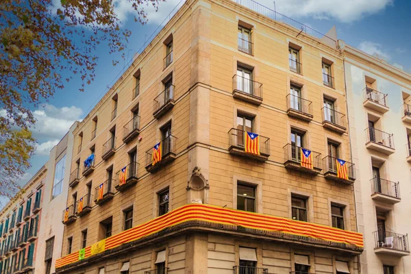 Flaggor Och Banderoller Som Stöder Catalanas Självständighet — Stockfoto