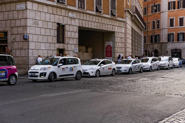 Róma Olaszország Taxi Autók — Stock Fotó