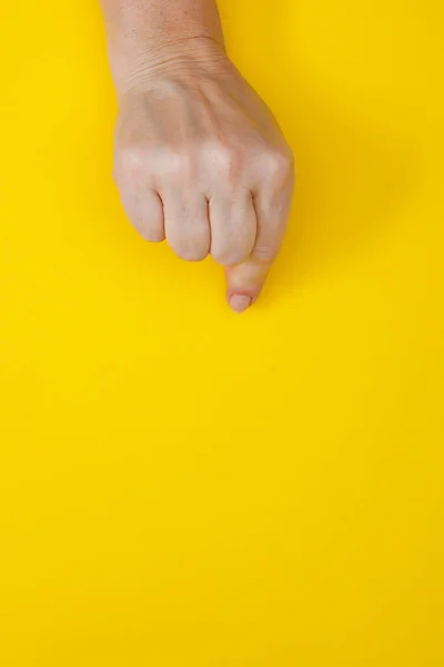 Χέρι Σφιγμένα Δάχτυλα Μια Πρέζα — Φωτογραφία Αρχείου