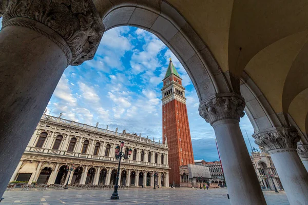 Utsikt Över Kampanilen Markusplatsen Torg Venedig Italien — Stockfoto