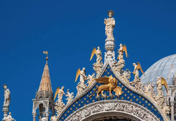 Anioły Złoty Lew Szczycie Bazyliki Marka Wenecja Włochy — Zdjęcie stockowe