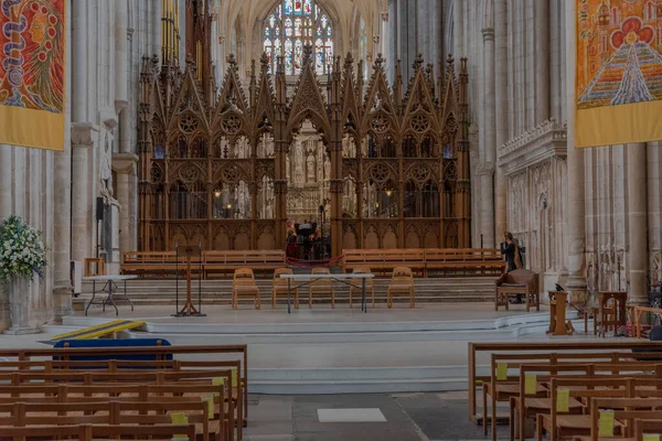 Arka Planda Winchester Katedrali Dikey — Stok fotoğraf