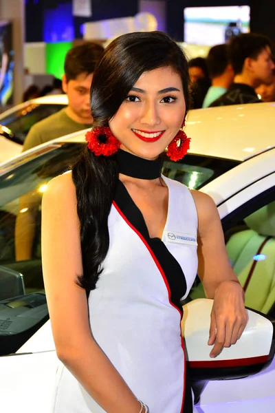 Mazda Γυναικείο Μοντέλο Στη Μανίλα Διεθνές Auto Show Στο Πασάι — Φωτογραφία Αρχείου