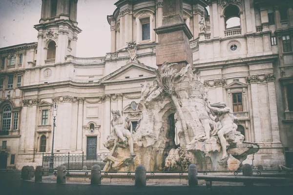 ローマのナヴォーナ広場にある4つの川の噴水 — ストック写真