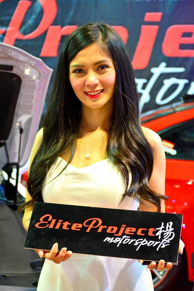Elitarny Projekt Żeński Model Wystawie Samochodów Manila Auto Salon Pasay — Zdjęcie stockowe