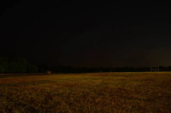 アメリカ バージニア州の星々と夜空に輝く彗星 — ストック写真