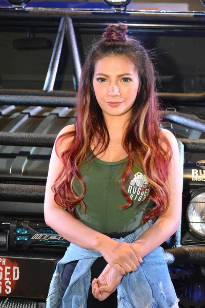 Rugged Rigs Modelo Feminino Manila Auto Salon Show Carros — Fotografia de Stock