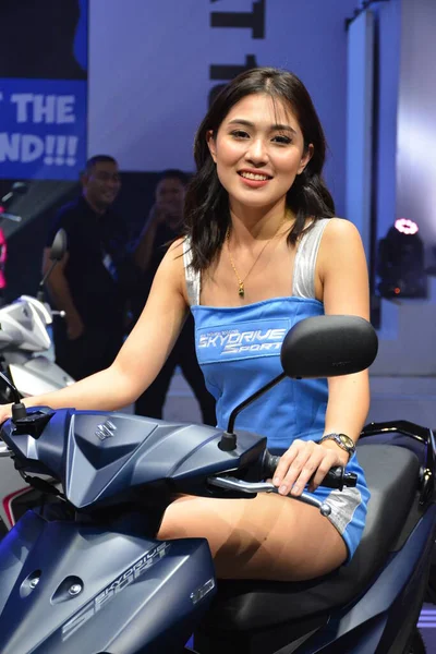 Suzuki Weibliches Modell Auf Der Racing Motorbike Show Pasay Philippinen — Stockfoto