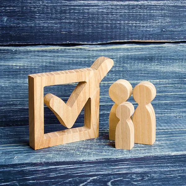 Family Figures Stand Together Next Tick Box Concept Elections Social — Stock Photo, Image