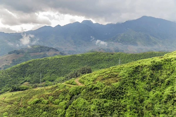 田んぼのテラス 雲の中に山の景色 ラオス蔡州 ベトナム北西部 — ストック写真