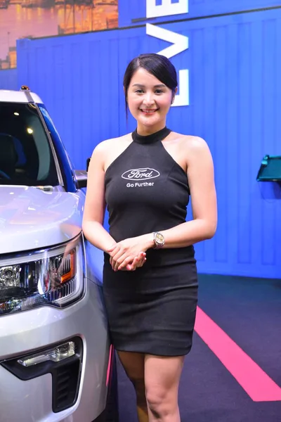 Ford Γυναικείο Μοντέλο Στη Μανίλα Διεθνές Auto Show Στο Πασάι — Φωτογραφία Αρχείου