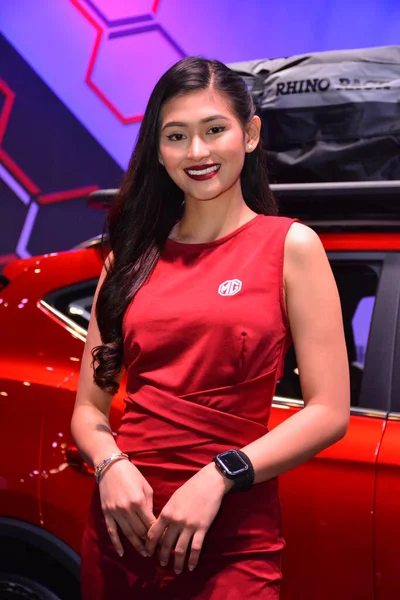 Γυναικείο Μοντέλο Morris Garages Στη Manila International Auto Show — Φωτογραφία Αρχείου