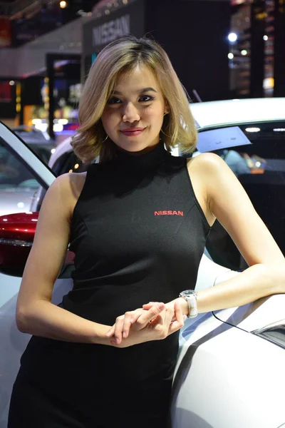 Nissan Γυναικείο Μοντέλο Στη Μανίλα Διεθνές Auto Show Στο Πασάι — Φωτογραφία Αρχείου