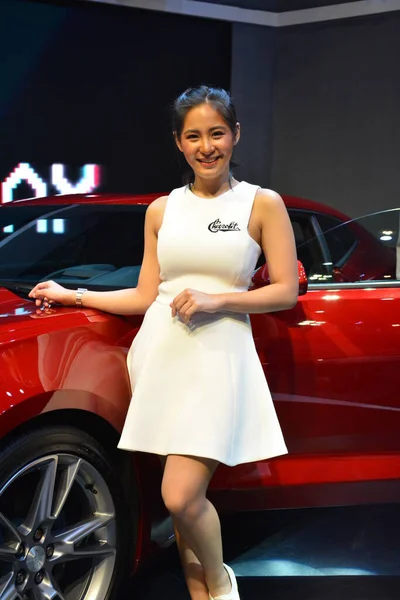 Chevrolet Vrouwelijk Model Manilla International Auto Show — Stockfoto