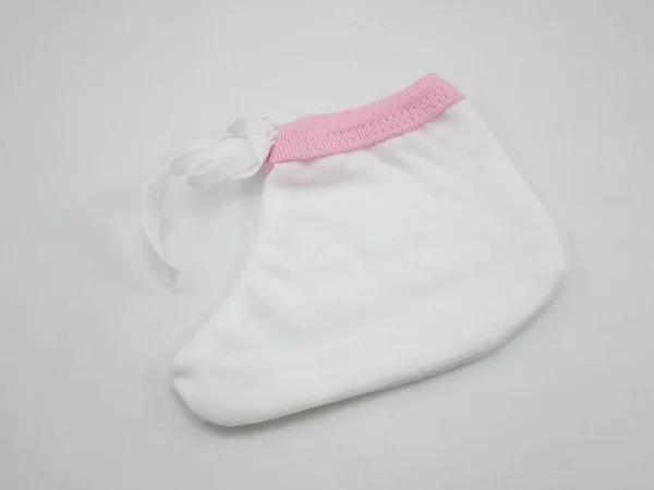 Witte Stoffen Sokken Voor Pasgeboren Baby — Stockfoto