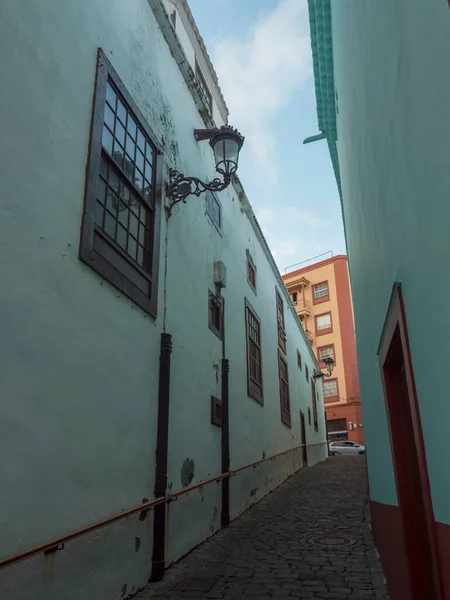 Pusta Wąska Uliczka Santa Cruz Palma Starego Centrum Miasta Turkusowym — Zdjęcie stockowe