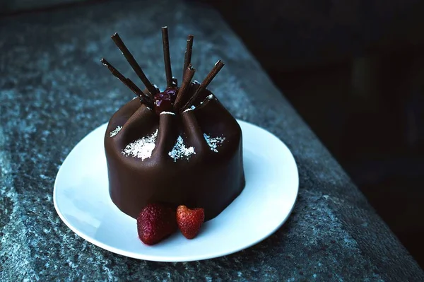 Delicioso Pastel Chocolate Con Glaseado Fresas — Foto de Stock