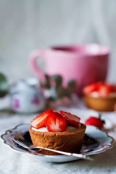 Small Fancy Fresh Strawberry Tart — Stock Photo, Image
