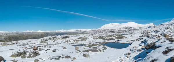 Breed Panoramisch Uitzicht Vanaf Krossbu Gletsjer Smorstabbreen Besneeuwde Bergen Blauwe — Stockfoto