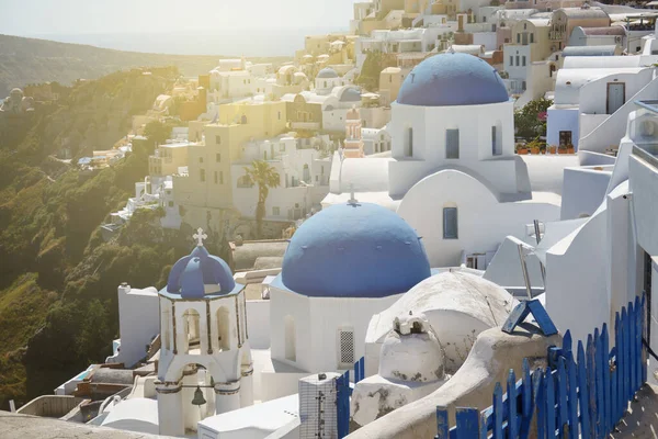 Berömda Tre Blå Kupoler Byn Oia Santorini Grekland — Stockfoto