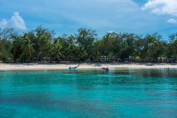 Туристы Пляже Фиджи — стоковое фото
