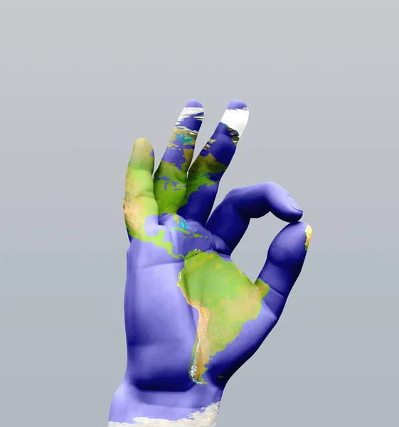 Nsan Eliyle Dünya Gezegeni Tamam Işareti Gösteriyor — Stok fotoğraf