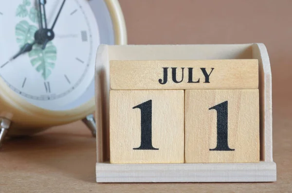 Houten Kalender Met Maand Juli — Stockfoto