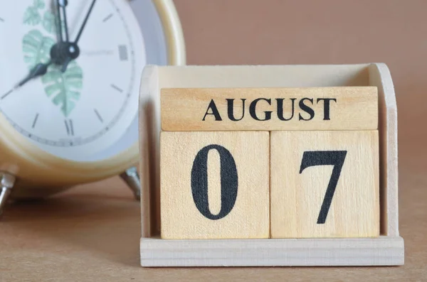 Dřevěný Kalendář Měsícem Srpnem Koncepce Plánování — Stock fotografie