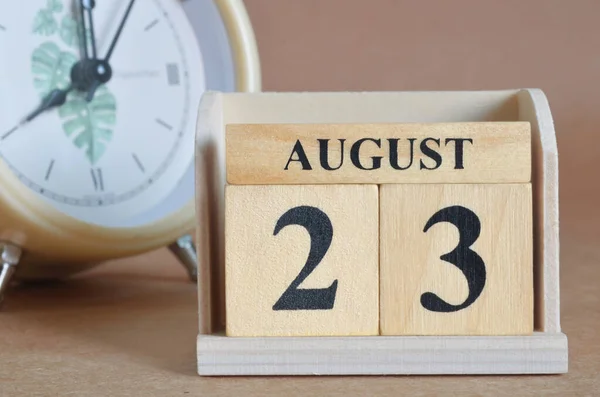 八月份木制日历 规划概念 — 图库照片
