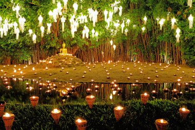 Yee Peng Işık Loy Krathong Yetim Tao Tapınağı, Chiangmai