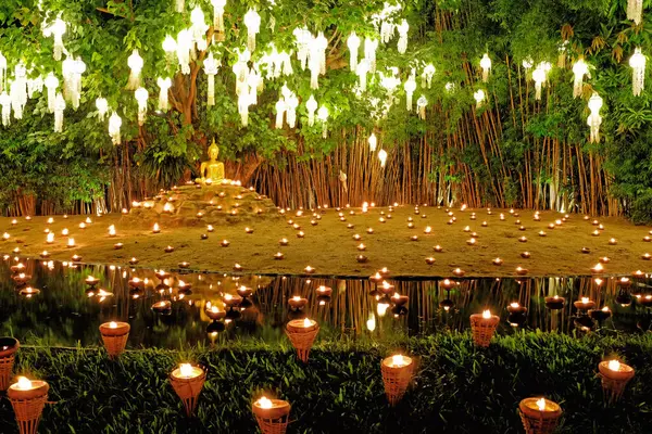 Yee Peng Iluminación Loy Krathong Phan Tao Templo Chiangmai — Foto de Stock